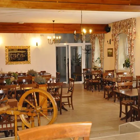 U Srncika Πανσιόν 3*